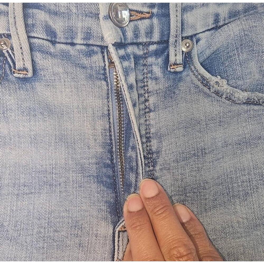 Good American GLRE075T Light Wash Destroyed Hem High-Rise Skinny Jeans 4/27 - Picture 3 of 10